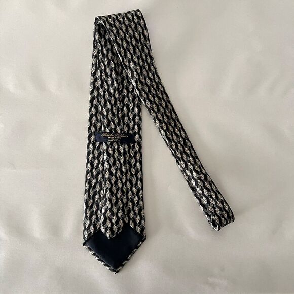 Brooks Brothers Men's Black Silk Neck Tie White Shells Made in U.S.A 58" x 3.5" - Picture 3 of 4